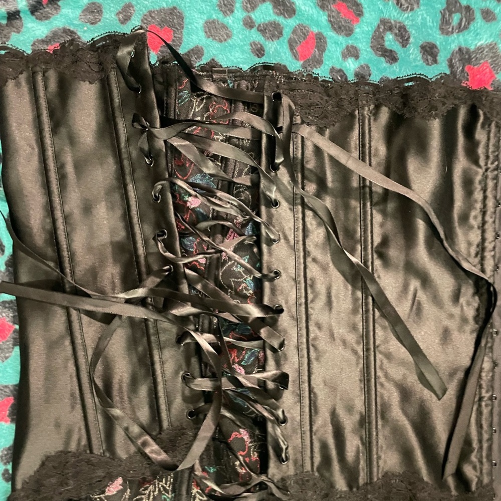 Corset - Picture 3 of 5